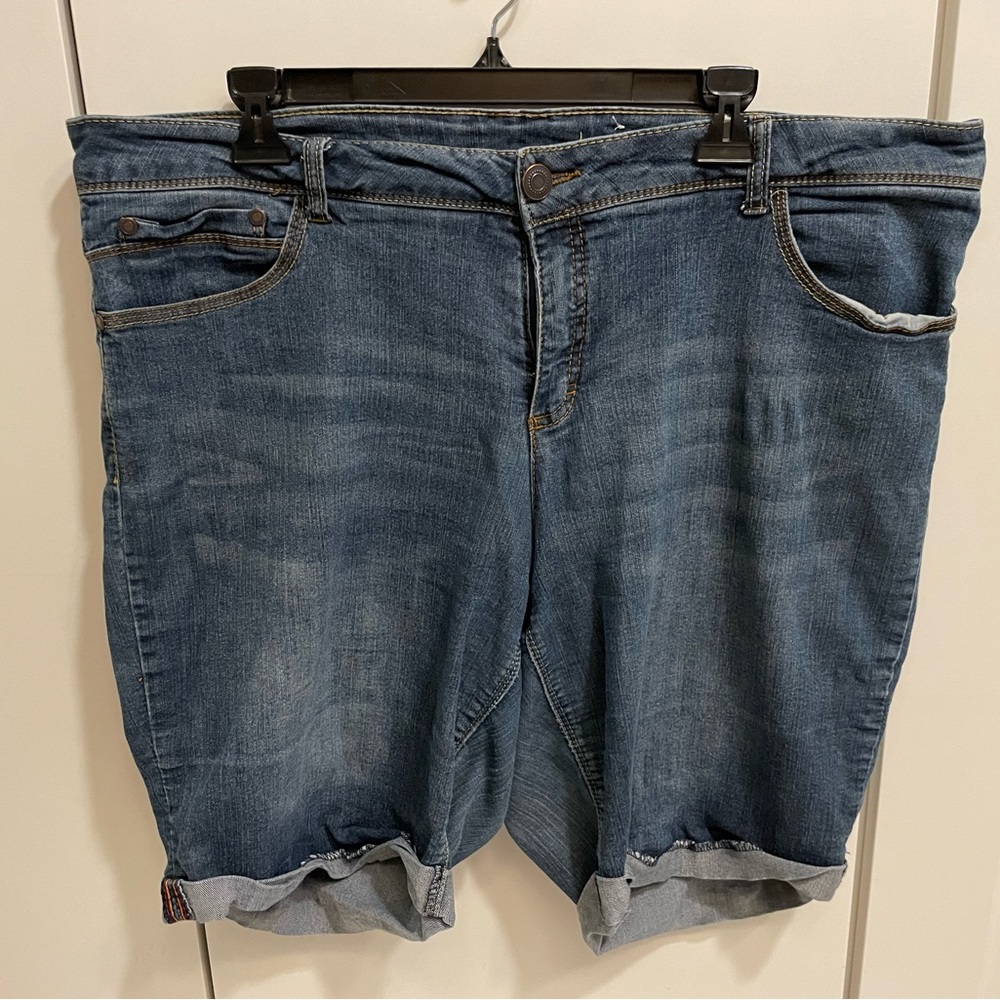 Perfect for summer!! Bermuda shorts